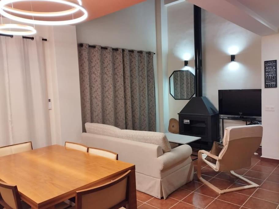 El Ronquillo Suite En Sierramagna, Piscina Abierta מראה חיצוני תמונה